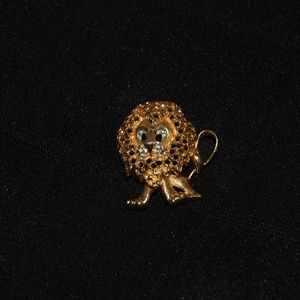 Jomaz Lion Pin Gold Tone